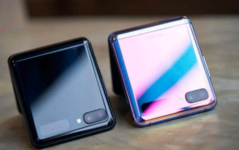 三星新加坡为购买其Galaxy Z Flip手机的客户提供免费的屏幕保护贴