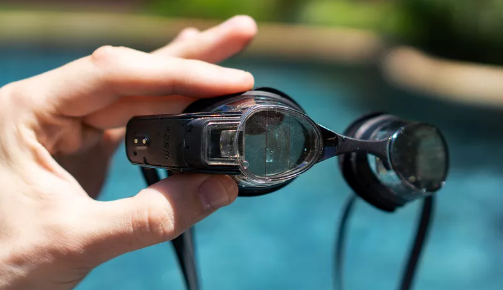 Form的智能护目镜现在可以与GPS智能手表配合使用以跟踪开阔水域的游泳