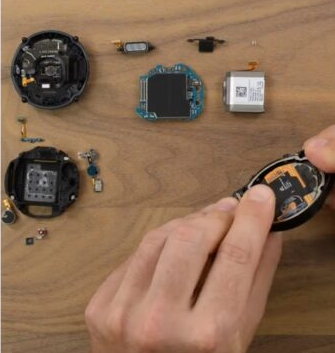 三星Galaxy Watch 3智能手表的拆解