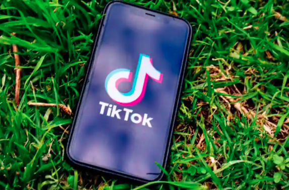 TikTok击败Instagram成为美国青少年第二受欢迎的社交媒体应用