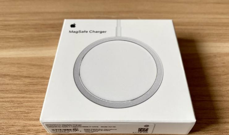 苹果警告称MagSafe充电器可能会在iPhone 12皮套上留下印记