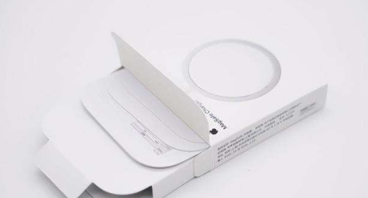 苹果警告称MagSafe充电器可能会在iPhone 12皮套上留下印记