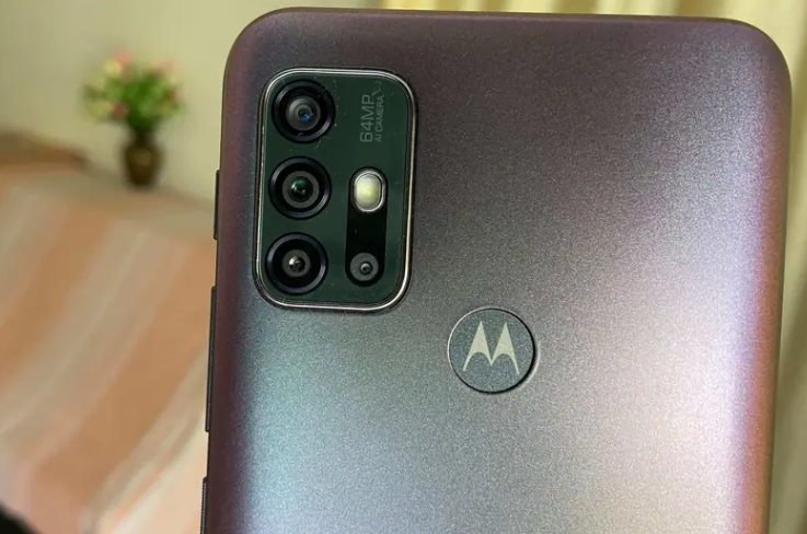 摩托罗拉Moto G30搭载64 MP主传感器，8 MP超宽传感器