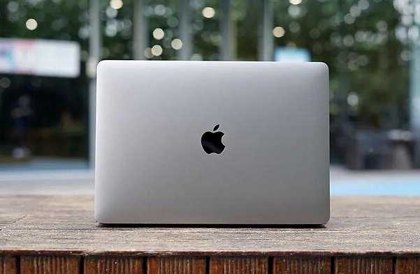 新的Macbook Pro系列支持高达64 GB的内存